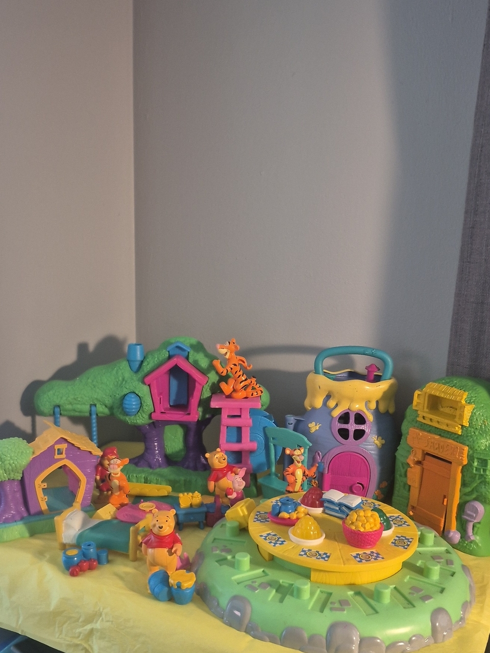 Fisher-Price Winnie the Pooh Playset - Yellow, Green, Pink & Blue